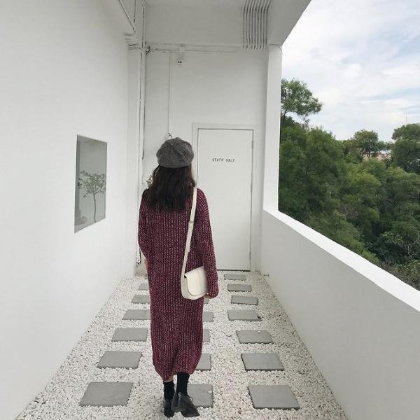 レディース　ワンピース　ニットワンピ　ハイネック　長袖　ニット　ミモレ丈　ゆったり　オーバーサイズ　秋　冬　カジュアル　キュート　可愛い　フェミニン　きれいめ　上品　エレガント　おしゃれ　お出かけ　お呼ばれ　ブラック　レッド　フリーサイズ　送料無料