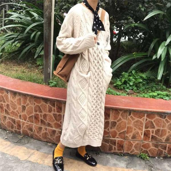 レディース　ワンピース　ニットワンピ　ケーブルニット　長袖　ニット　ミモレ丈　ゆったり　オーバーサイズ　秋　冬　カジュアル　キュート　可愛い　フェミニン　きれいめ　上品　エレガント　おしゃれ　お出かけ　お呼ばれ　ブラウン　ホワイト　フリーサイズ　送料無料