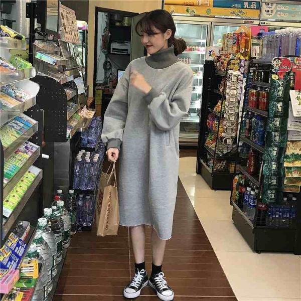 レディース　ワンピース　スウェットワンピ　ハイネック　首リブ　長袖　ミディ丈　ミモレ丈　ゆったり　オーバーサイズ　秋　冬　カジュアル　キュート　可愛い　フェミニン　きれいめ　上品　エレガント　おしゃれ　お出かけ　ブラック　グレー　フリーサイズ　送料無料