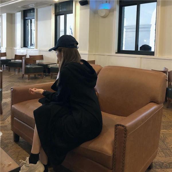 レディース　ワンピース　スウェットワンピ　フード付き　パーカー　長袖　ミモレ丈　ゆったり　オーバーサイズ　秋　冬　カジュアル　キュート　大人女子　可愛い　フェミニン　きれいめ　上品　おしゃれ　お出かけ　パープル　ブラック　フリーサイズ　送料無料