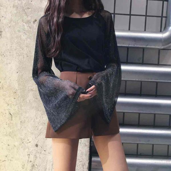 レディース　ブラウス　フレアスリーブ　透け素材　透け感　カットソー　長袖　トップス　カジュアル　キュート　可愛い　フェミニン　きれいめ　上品　エレガント　おしゃれ　お出かけ　オフィス　デート　デイリー　ブラック　ホワイト　フリーサイズ　送料無料