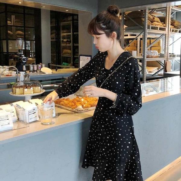 レディース　ワンピース　長袖　ミニワンピ　Aライン　バックオープン　Vネック　ドット柄　水玉　カジュアル　大人可愛い　フェミニン　オフィス　お出かけ　デート　デイリー　ブラック　フリーサイズ　送料無料