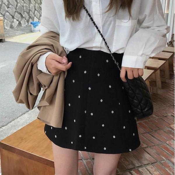 レディース　ハイウエスト　スカート　ドット　水玉　台形スカート　タイト　スリム　ミニ丈　秋　冬　ボトムス　カジュアル　キュート　大人　可愛い　フェミニン　きれいめ　おしゃれ　お出かけ　デイリー　二次会　お呼ばれ　ブラック　S　M　L　サイズ　送料無料