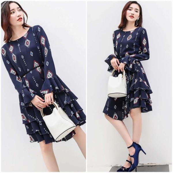 レディース　ワンピース　フレア　ティアード　ミディ丈　幾何学模様　ラウンドネック　リボン　カジュアル　キュート　大人可愛い　フェミニン　おしゃれ　お出かけ　オフィス　デート　デイリー　普段着　ネイビー　M　L　XL　送料無料