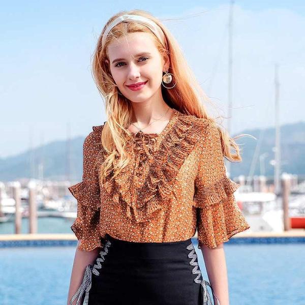 レディース　フレアスリーブ　ボリュームスリーブ　ブラウス　シャツ　レースアップ　半袖　春　夏　トップス　カジュアル　キュート　可愛い　フェミニン　きれいめ　上品　エレガント　おしゃれ　お出かけ　デイリー　普段着　ブラウン　S　M　L　XL　サイズ　送料無料