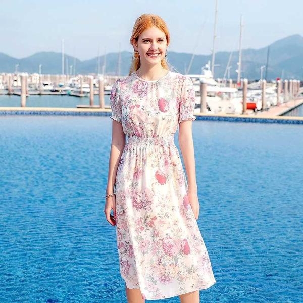 レディース　ボリュームスリーブ　花柄　ラウンドネック　ワンピース　ドレス　ミディ丈　春　夏　スカート　カジュアル　キュート　可愛い　フェミニン　きれいめ　上品　エレガント　おしゃれ　お出かけ　デイリー　普段着　ホワイト　S　M　L　XL　サイズ　送料無料