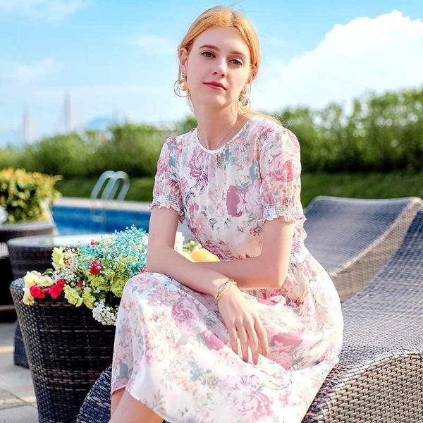 レディース　ボリュームスリーブ　花柄　ラウンドネック　ワンピース　ドレス　ミディ丈　春　夏　スカート　カジュアル　キュート　可愛い　フェミニン　きれいめ　上品　エレガント　おしゃれ　お出かけ　デイリー　普段着　ホワイト　S　M　L　XL　サイズ　送料無料