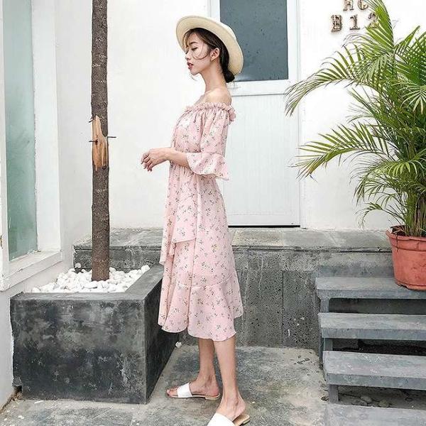 レディース ワンピース オフショルダー 半袖 フレア シフォン パフスリーブ ミディ丈 小花柄 総柄 エレガント カジュアル 大人可愛い フェミニン お出かけ デート デイリー リゾート ホワイト ピンク フリーサイズ 送料無料