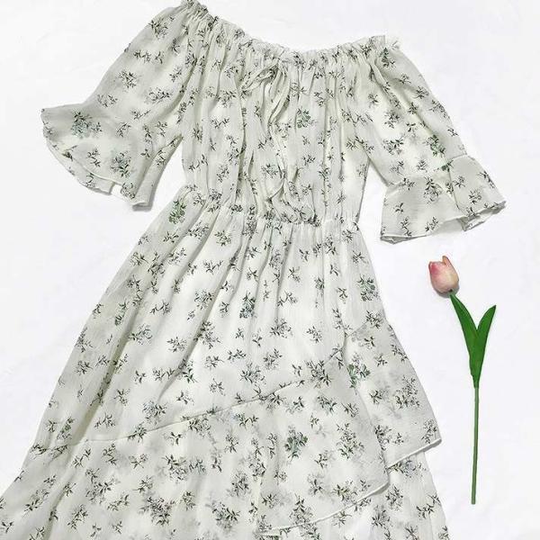 レディース ワンピース オフショルダー 半袖 フレア シフォン パフスリーブ ミディ丈 小花柄 総柄 エレガント カジュアル 大人可愛い フェミニン お出かけ デート デイリー リゾート ホワイト ピンク フリーサイズ 送料無料