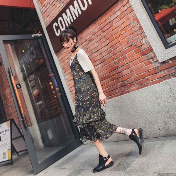 レディース キャミソールワンピース キャミワンピ Vネック 花柄 ボタニカル柄 ティアードスカート 春 夏 スカート カジュアル キュート 可愛い フェミニン きれいめ 上品 エレガント おしゃれ お出かけ お呼ばれ オリーブ S M サイズ 送料無料