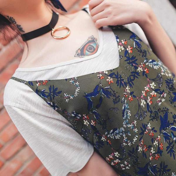 レディース キャミソールワンピース キャミワンピ Vネック 花柄 ボタニカル柄 ティアードスカート 春 夏 スカート カジュアル キュート 可愛い フェミニン きれいめ 上品 エレガント おしゃれ お出かけ お呼ばれ オリーブ S M サイズ 送料無料