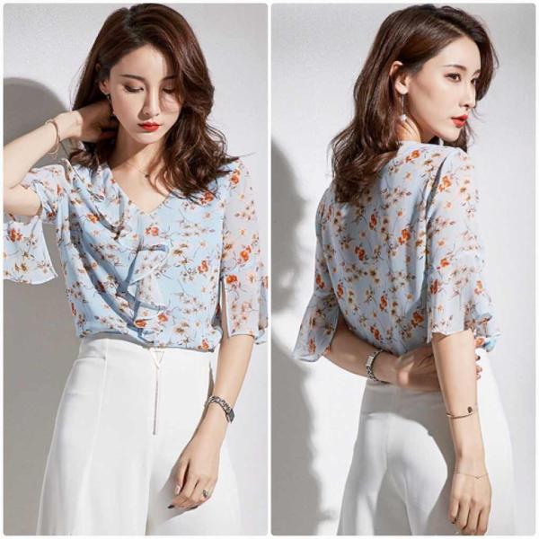 レディース ブラウス フレアスリーブ シフォン 花柄 ボタニカル柄 Vネック 半袖 シャツ フレア 春 夏 トップス カジュアル キュート 可愛い フェミニン きれいめ 上品 エレガント おしゃれ お出かけ オフィス デート ライトグレー 送料無料