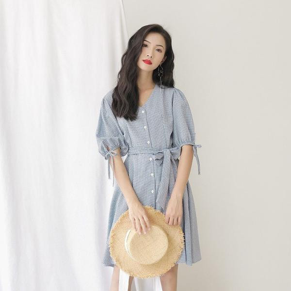 レディース Vネック ワンピース パフスリーブ 腰紐リボン ひざ丈 ギンガムチェック柄 春 夏 スカート カジュアル キュート 可愛い フェミニン きれいめ 上品 エレガント おしゃれ お出かけ お呼ばれ ベージュ ブルー フリーサイズ 送料無料