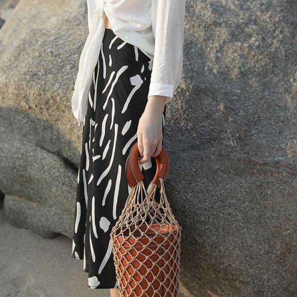 レディース ボトムス スカート 幾何学模様 ミディ丈 エレガント シック カジュアル 大人可愛い フェミニン オフィス お出かけ デート デイリー リゾート ブラック ホワイト S M L 送料無料