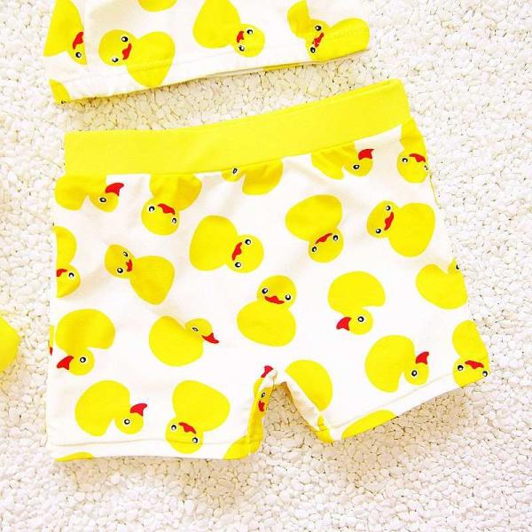 キッズ　男の子　水着　2点セット　帽子付き　アヒル柄　スイムキャップ　ショートパンツ　短パン　スイムパンツ　サーフパンツ　海　プール　水泳　スイミング　 スイムウェア　水遊び海水浴　夏休み　旅行　子供用　男児　男子　ジュニア　イエロー　送料無料