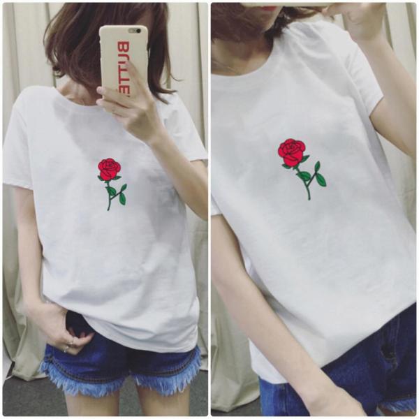 レディース　大きいサイズ　薔薇　Tシャツ　半袖　ショートスリーブ　夏　春　トップス　カジュアル　キュート　大人　可愛い　フェミニン　おしゃれ　お出かけ　普段着　デイリー　ブラック　ホワイト　M　L　XL　2XL　送料無料