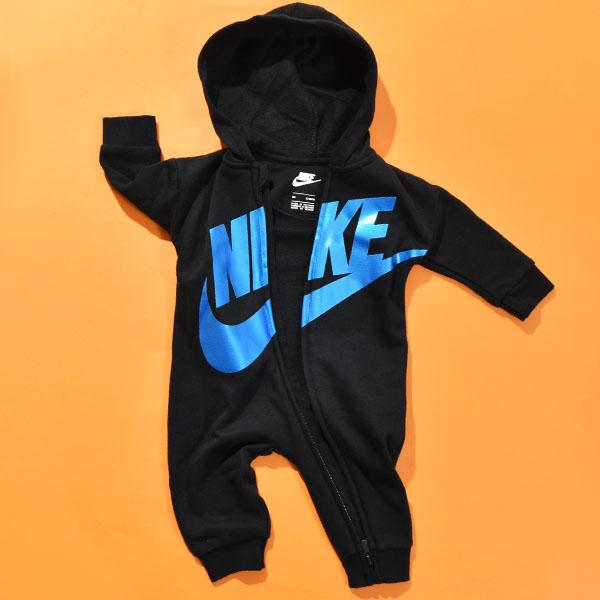 ナイキ スウェット ロンパース ベビー NIKE メタリック ロゴ HBR ギフティング カバーオール 赤ちゃん 前開き 長袖 子供服 ジッパー式 ブラック 黒 56i450 ナイキ スウェット ロンパース ベビー NIKE メタリック ロゴ HBR ギフティング カバーオール 赤ちゃん 前開き 長袖 子供服 ジッパー式 ブラック 黒 56i450