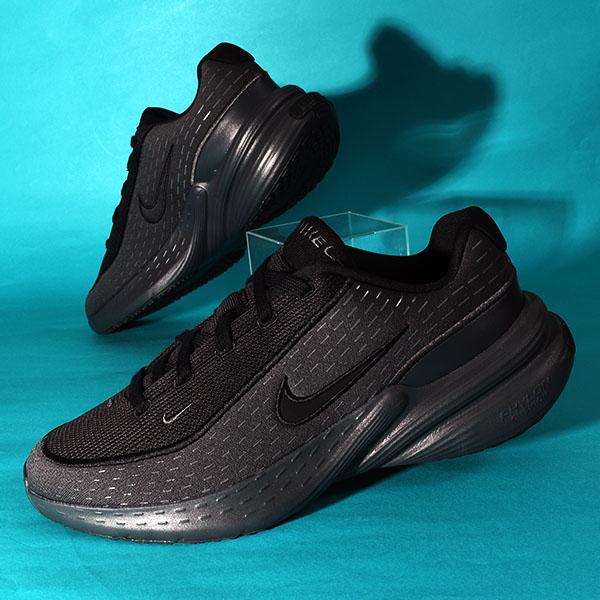 黒 NIKE（ナイキ） 軽量 スニーカー メンズ アップリフト SC ウォーキング