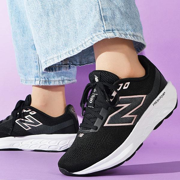 New Balance（ニューバランス） 幅広 厚底 ランニングシューズ ワイド