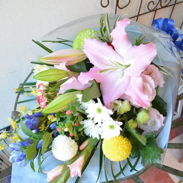 ・商品詳細：店長おまかせ、お供え用花束です・商品サイズ：縦約40cm×横約22cm・商品について：現在表示されております画像はイメージ画像となります。お花の入荷状況により大きさ、長さが異なる場合がございます。商品発送の際は納品書及び領収書は...