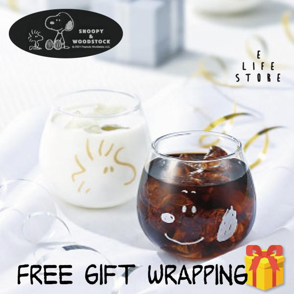 スヌーピー＆ウッドストックのイラストがゆらゆらゆれる、ユニークなタンブラーペアセット！デザインは金色と銀色を使い可愛く華やかながらも、シンプルなフェイスデザインだから、自宅やオフィスなど、場所を選ばずにお使いいただけます。かわいい化粧箱入り...