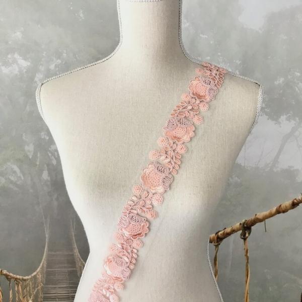 エレガントなお花の衣装用レースになります。ワンピース、新体操、社交ダンス、バトントワリング、レオタード、ベリーダンス、フィギュアスケート、バレエ衣装、ドレス、服飾、ステージ衣装、舞台衣装、ハンドメイド材料などにお使いいただけます。サイズ：W...