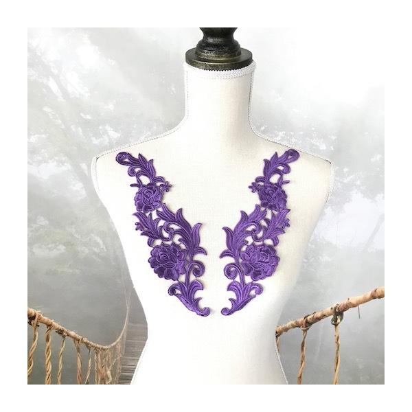 パープルのレースモチーフセットになります。社交ダンス、バトントワリング、レオタード、ベリーダンス、フィギュアスケート、バレエ、ドレス、ステージ衣装、ハンドメイド材料などにお使いいただけます。サイズ：H27cm  W8cmカラー：パープル左右セット