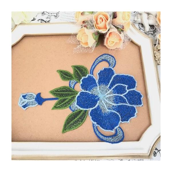 可愛いブルーカラーのお花モチーフになります。新体操、社交ダンス、ベリーダンス、バトントワリング、レオタード、ベリーダンス、フィギュアスケート、バレエ、ドレス、ステージ衣装、ハンドメイド材料などにいかがでしょうか。サイズ：H21cm W15c...