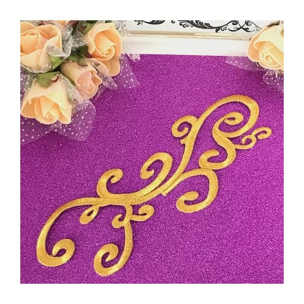 アイロン接着できるゴールドの刺繍ワッペンモチーフになります。新体操、社交ダンス、バトントワリング、レオタード、ベリーダンス、フィギュアスケート、バレエ衣装、ドレス、ステージ衣装、手作り制作などにお使いいただけます。※ アイロン接着or縫い付...