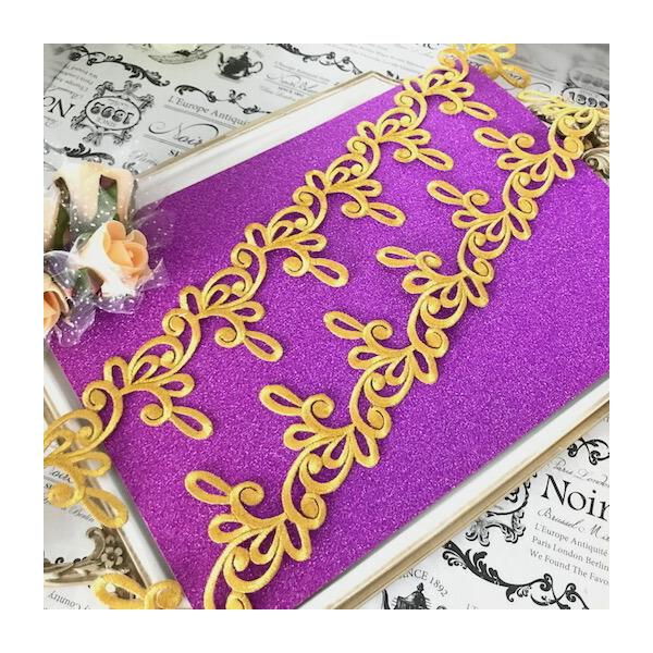 アイロン接着できるゴールドの刺繍モチーフブレードです。切り離してモチーフとしても使用ができます。新体操、バレエ衣装、レオタード、バトントワリング 、ドレス、ステージ衣装などに飾り付けるモチーフです。レオタードなどの好きな位置に、好きなデザイ...