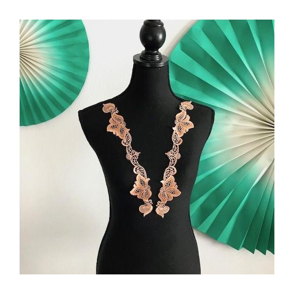 エレガントなゴールドラメ入りお花のモチーフセットになります。切り離して自由なデザインができます。新体操、社交ダンス、バトントワリング、レオタード、ベリーダンス、フィギュアスケート、バレエ、ドレスなどに縫い付けるだけでアクセントとして個性的な...