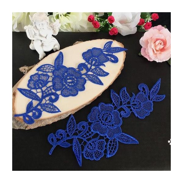 繊細なデザインの刺繍モチーフになります。衣装やドレス、お洋服や作品などに縫い付けるだけでワンポイントアクセントとして個性的な仕上がりになります。サイズ：H22cm &amp;nbsp;W9.5cmカラー：ロイヤルブルー※左右2枚セット