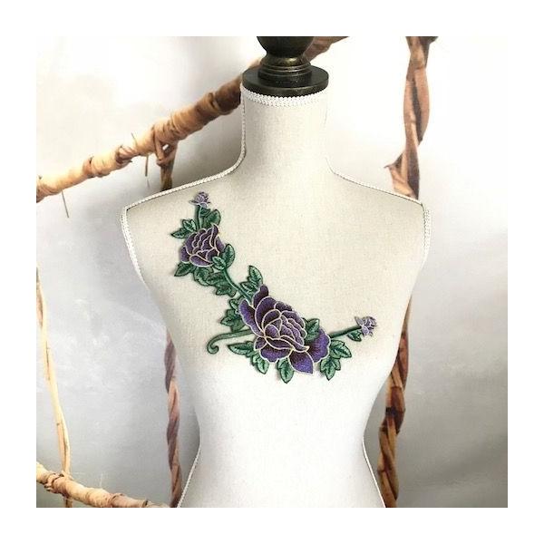 エレガントなパープルのバラの刺繍モチーフになります。新体操、社交ダンス、ベリーダンス、バトントワリング、レオタード、ベリーダンス、フィギュアスケート、バレエ、ドレス、ステージ衣装、ハンドメイド材料などにいかがでしょうか。サイズ：H23cm ...