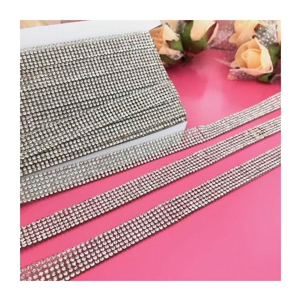 アイロン接着できるキラキララインストーンブレードになります。ラインストーンを付けるのが苦手な方に最適です。お好みでカットして、使い方はアイデア次第になります。ウェディング、ブライダル、セレモニー 、ドレス、ダンス、バトントワリング、レオター...