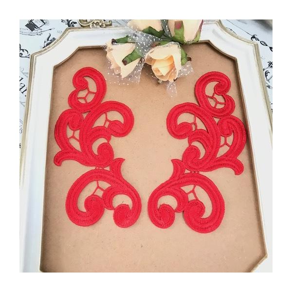 レッドのレースモチーフセットになります。新体操、ダンス、バトントワリング、レオタード、ベリーダンス、フィギュアスケート、バレエ、ドレス、ステージ衣装、ハンドメイド材料などにお使いいただけます。サイズ：H17cm  W9cmカラー：レッド左右セット