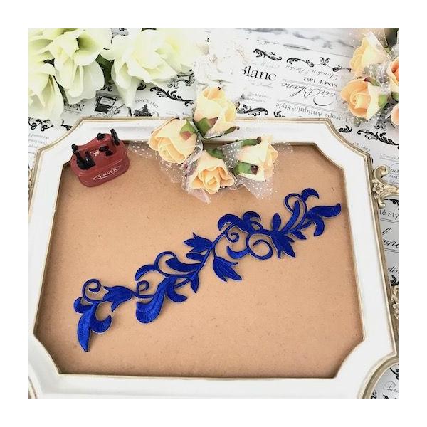 エレガントな花の刺繍ワッペンモチーフです。新体操、バレエなどのレオタード、バトントワリング 、ドレス、手作り作品、ステージ衣装に飾り付ける花柄のモチーフです。レオタードなどの好きな位置に、好きなデザインで貼り付けて、スパンコールとラインスト...