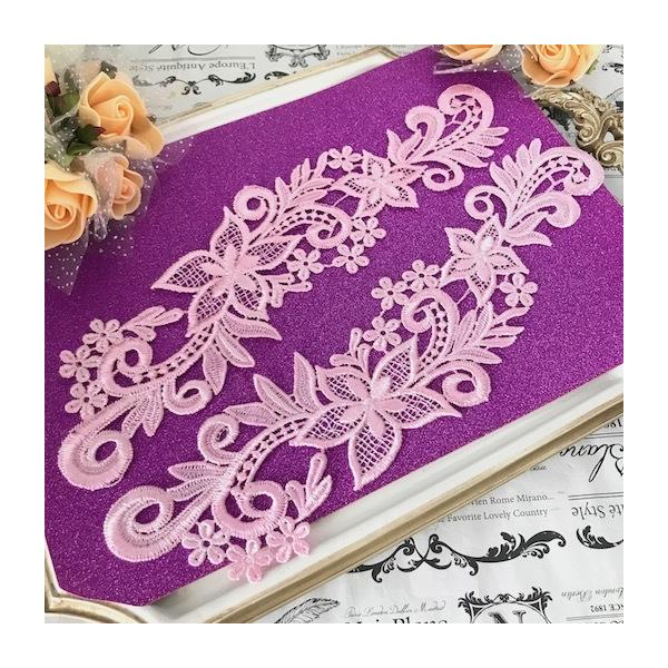 ピンクの花模様のモチーフレースになります。新体操、社交ダンス、バトントワリング、レオタード、ベリーダンス、フィギュアスケート、バレエ衣装、ドレス、ステージ衣装、ハンドメイド材料などにお使いいただけます。サイズ：H29cm W8cmカラー：ピ...