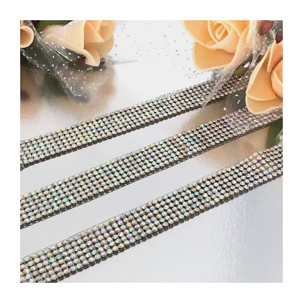 アイロン接着できるキラキララインストーンブレードになります。ラインストーンを付けるのが苦手な方に最適です。お好みでカットして、使い方はアイデア次第になります。ウェディング、ブライダル、セレモニー 、ドレス、ダンス、バトントワリング、レオター...