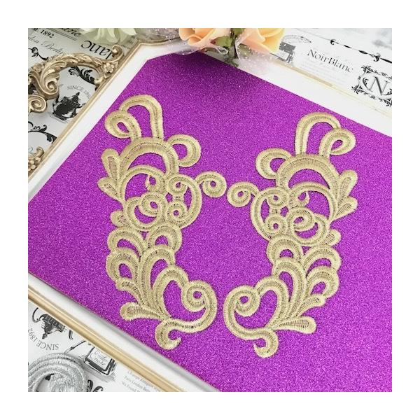 ゴールドのレースモチーフセットになります。新体操、ダンス、バトントワリング、レオタード、ベリーダンス、フィギュアスケート、バレエ、ドレス、ステージ衣装、ハンドメイド材料などにお使いいただけます。サイズ：H18cm  W9cmカラー：ゴールド...