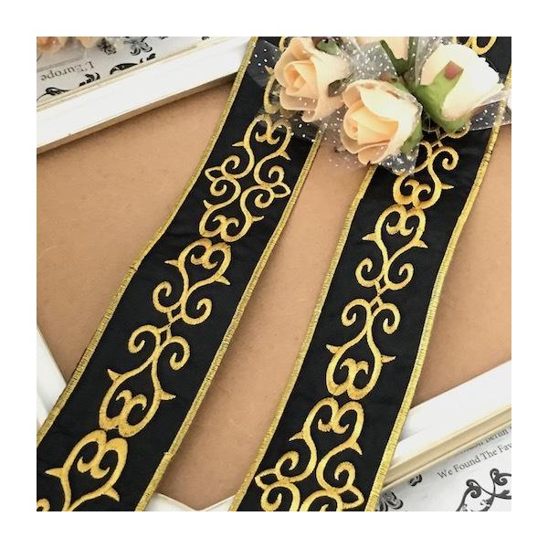 アイロン接着できるゴールドの刺繍入りモチーフブレードです。新体操、バレエ衣装、レオタード、バトントワリング 、舞台衣装、ステージ衣装などに飾り付けるブレードです。手縫いとアイロンで貼り付けることもできます。サイズ：W5cmカラー：ゴールド長...