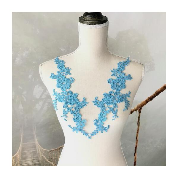 スカイブルーの花模様のモチーフレースになります。新体操、社交ダンス、バトントワリング、レオタード、ベリーダンス、フィギュアスケート、バレエ衣装、ドレス、服飾、ステージ衣装、ハンドメイド材料などにお使いいただけます。サイズ：H31cm  W1...