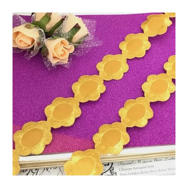 エレガントな花形のゴールドの刺繍ワッペンモチーフブレードです。切り離してストーンで装飾して、モチーフとしても使用ができます。新体操、バレエ、レオタード、バトントワリング 、ドレス、ステージ衣装などに飾り付けるモチーフです。レオタードなどの好...