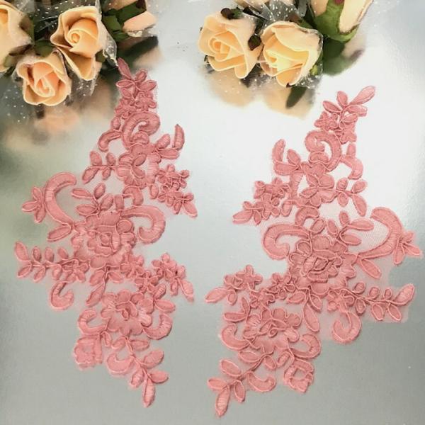 刺繍チュールモチーフセットになります。新体操、社交ダンス、バトントワリング、レオタード、ベリーダンス、フィギュアスケート、バレエ衣装、ドレス、服飾、ステージ衣装、舞台衣装、ハンドメイド材料などにお使いいただけます。サイズ：H21cm W10...