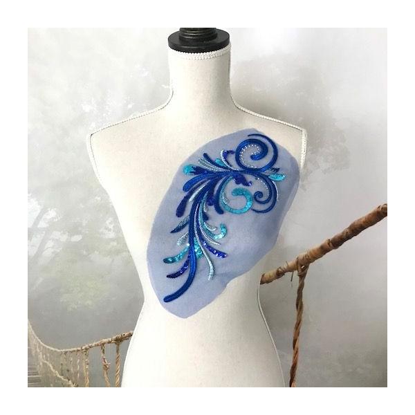 キラキラ柄模様のスパンコール付きのとても豪華な刺繍チュールモチーフです。社交ダンス、バトントワリング、レオタード、ベリーダンス、フィギュアスケート、バレエ、ドレス、ステージ衣装、ハンドメイド材料などに使用するとお洒落感がワンランクアップしま...