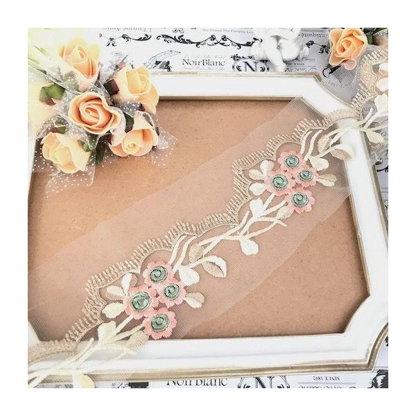 可愛いお花刺繍のチュールレースになります。ストーンやスパンコールなどを加えると個性的な雰囲気になります。社交ダンス、バトントワリング、レオタード、ベリーダンス、フィギュアスケート、バレエ、ドレス、ステージ衣装、ハンドメイド材料などに使用する...