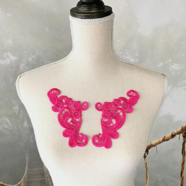 ピンクの衣装用レースモチーフセットになります。新体操、社交ダンス、バトントワリング、レオタード、ベリーダンス、フィギュアスケート、バレエ衣装、ドレス、服飾、ステージ衣装、舞台衣装、ハンドメイド材料などにお使いいただけます。サイズ：H14.5...