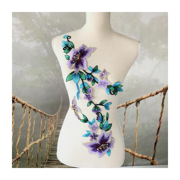 パープルカラーとブルーカラーのバラモチーフセットになります。新体操、社交ダンス、バトントワリング、レオタード、ベリーダンス、フィギュアスケート、バレエ衣装、ドレス、服飾、ステージ衣装、ハンドメイド材料などにお使いいただけます。サイズ：大H5...