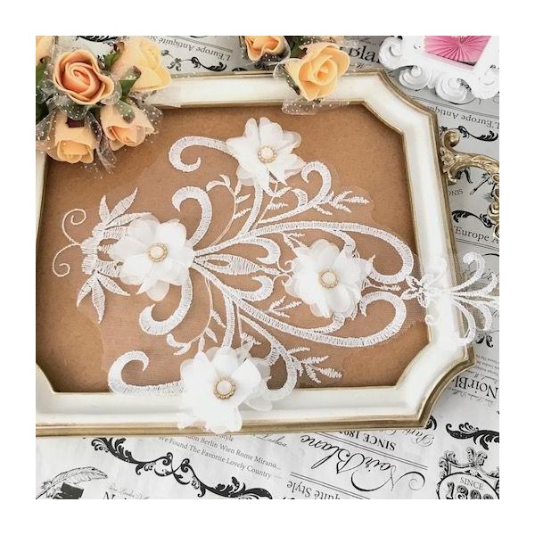 立体的なお花付きのチュールチーフです。お花の芯の部分はビーズ付きです。新体操、社交ダンス、ウェディング、バトントワリング、レオタード、チアダンス、フィギュアスケート、バレエ、ドレス、ステージ衣装、ハンドメイド材料などにいかがでしょうか。サイ...