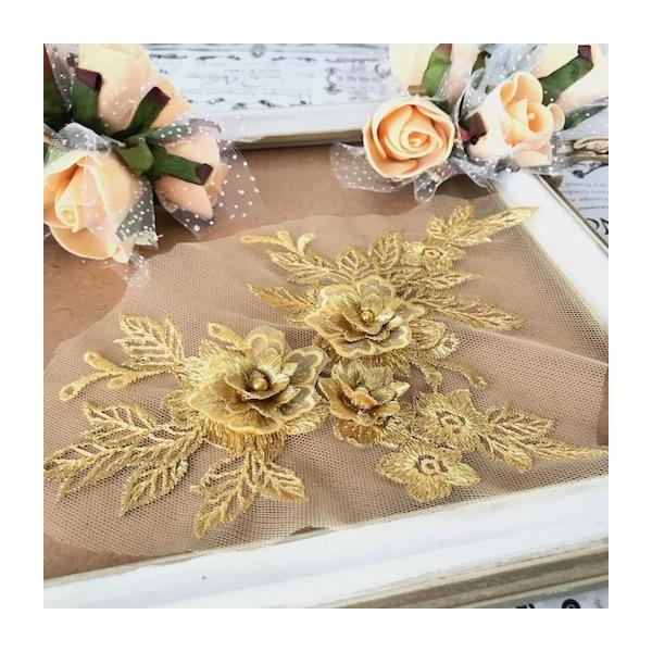 チュールにステキな刺繍と花を施したモチーフです。新体操、社交ダンス、バトントワリング、レオタード、ベリーダンス、フィギュアスケート、バレエ、ドレス、ステージ衣装、ハンドメイド材料などに使用すると綺麗です。サイズ：H19cm W14cmカラー...