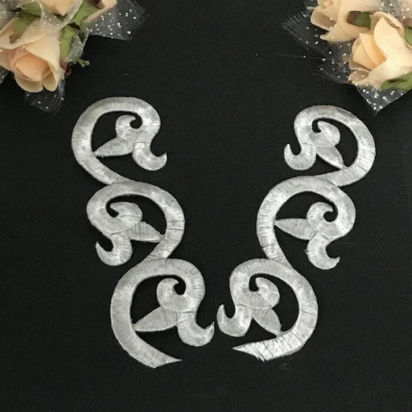 アイロン接着できるシルバーの刺繍ワッペンモチーフセットです。コスチューム、新体操、社交ダンス、バトントワリング、レオタード、ベリーダンス、フィギュアスケート、バレエ衣装、ドレス、服飾、ステージ衣装、舞台衣装、ワンピース、ハンドメイド材料など...